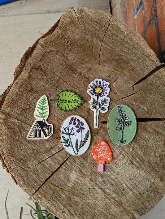 iron-on patch | daisy flower - 4" x 1.8"