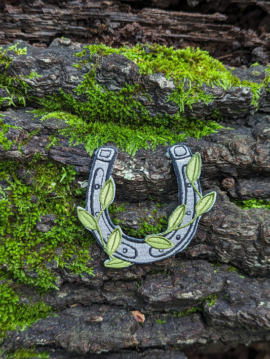iron-on patch | horseshoe with vines - 2.9" x 2.7"