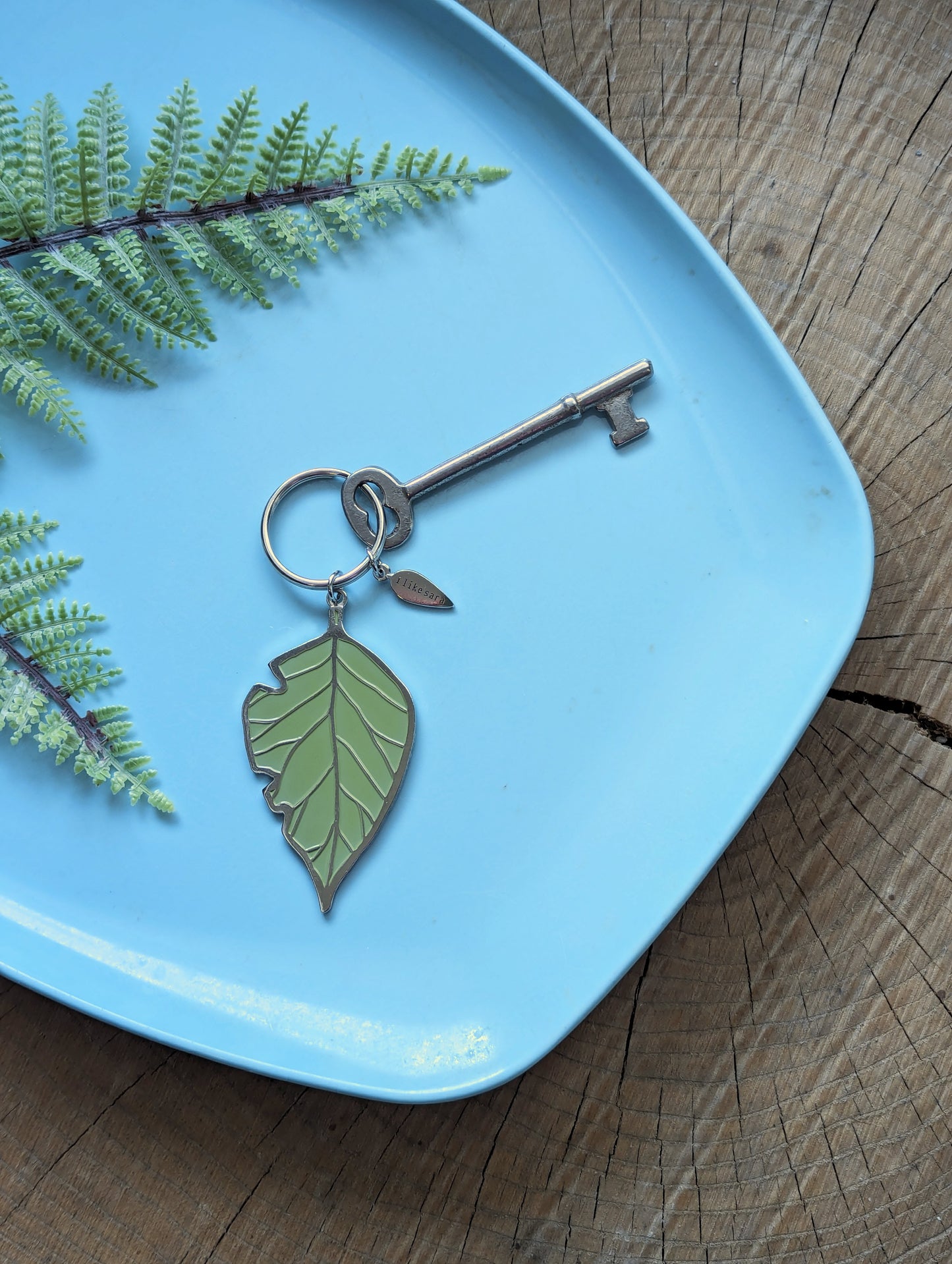 metal enamel keychain / purse charm | green leaf
