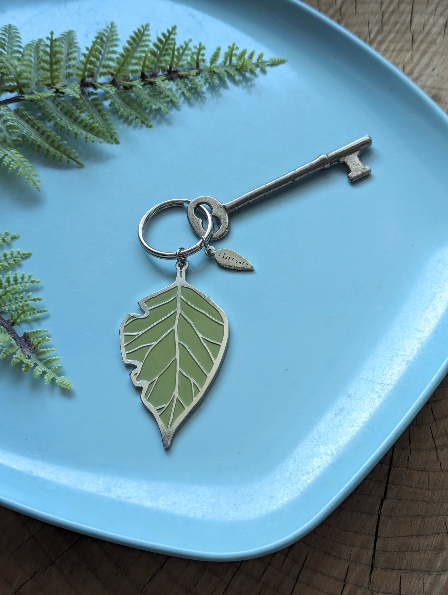 metal enamel keychain / purse charm | green leaf