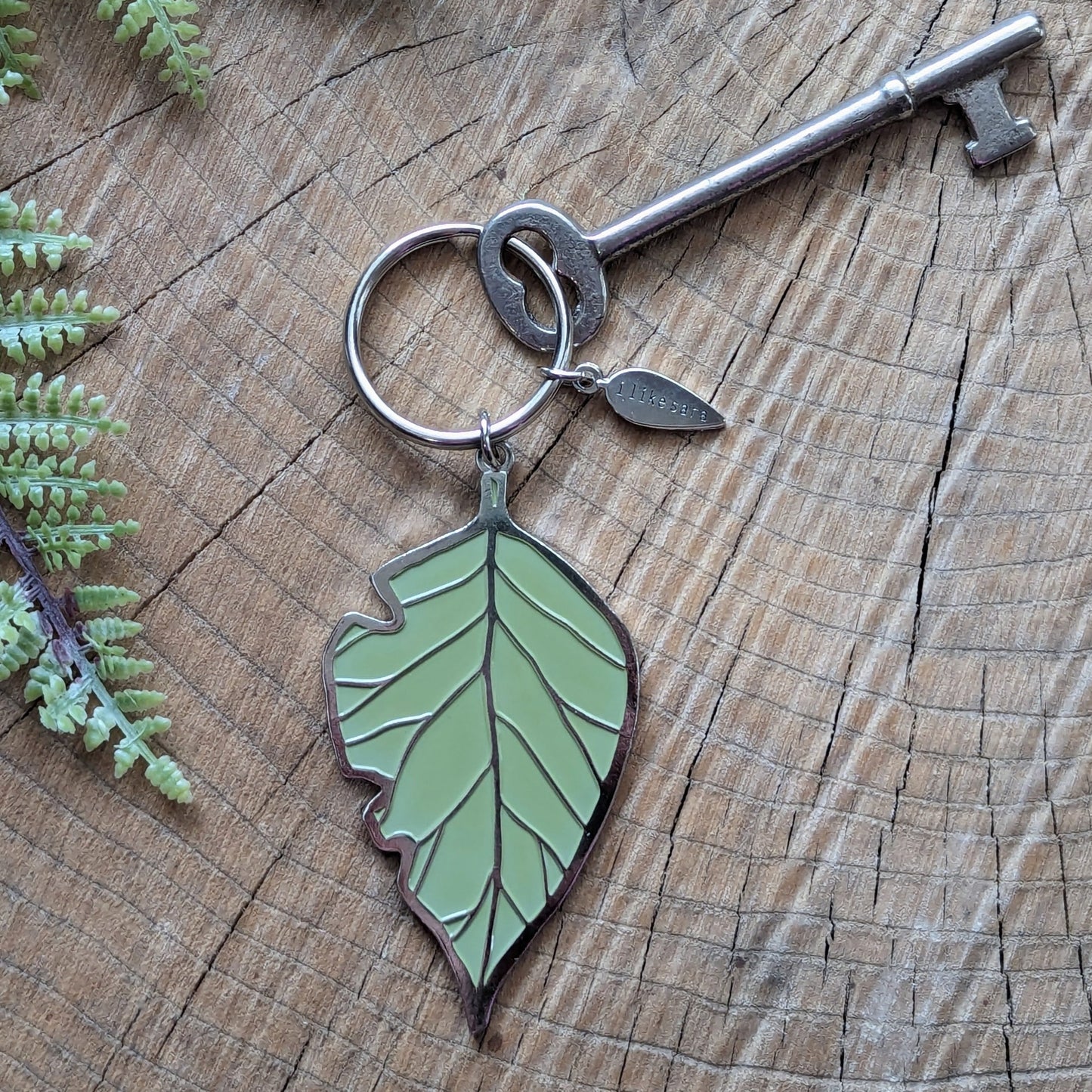 keychain | leaf