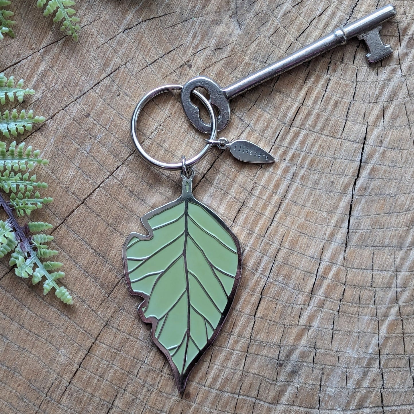 metal enamel keychain / purse charm | green leaf