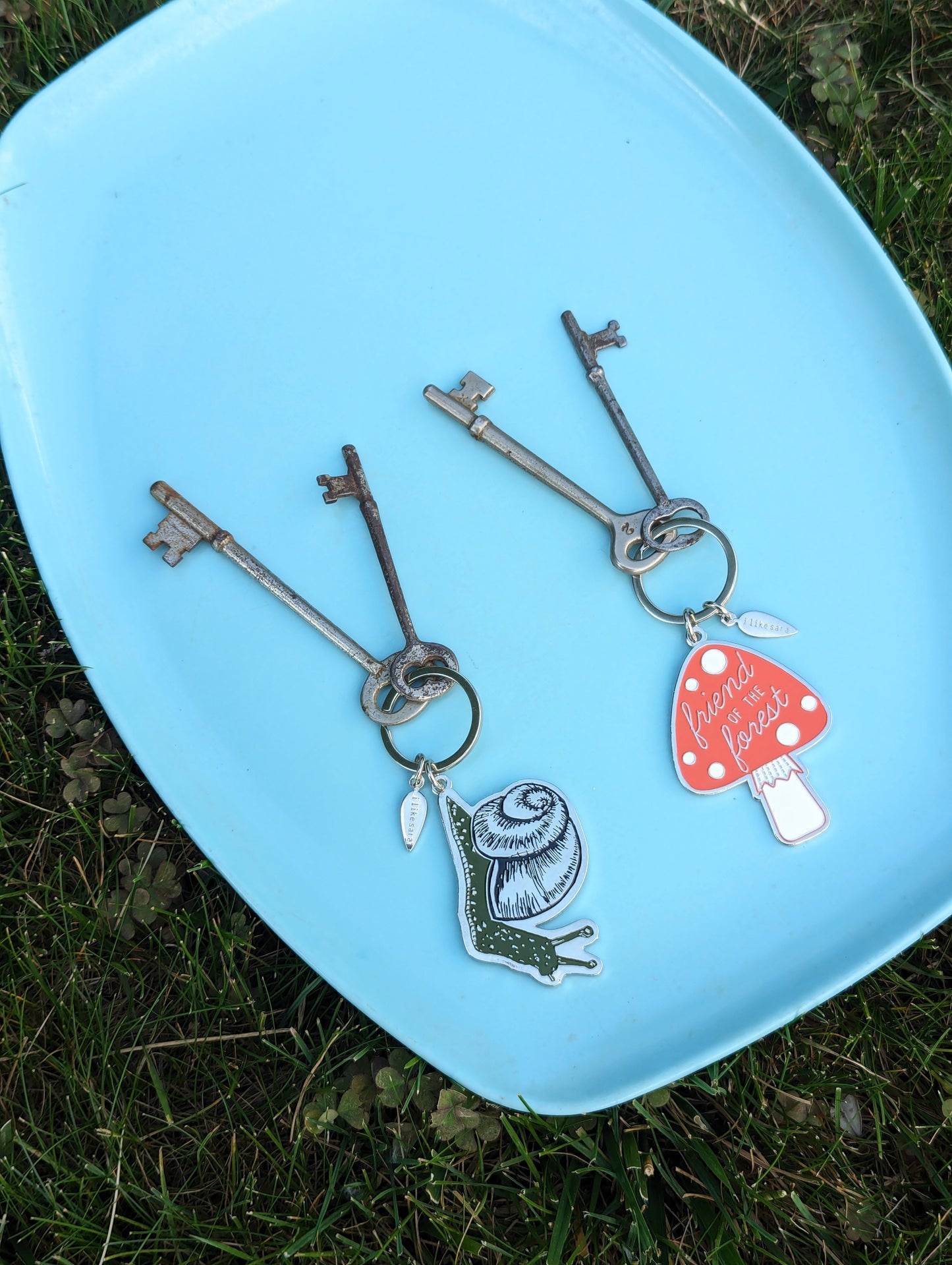 metal enamel keychain / purse charm | snail