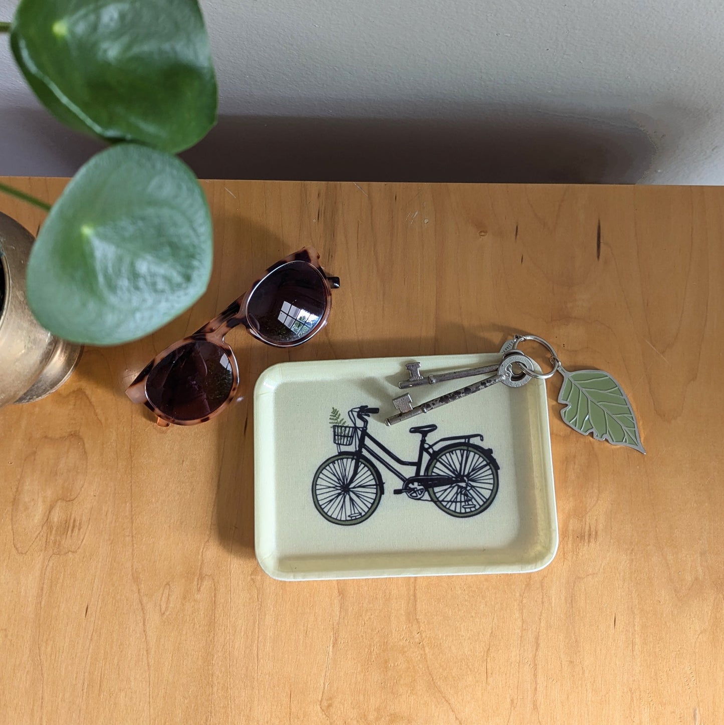 fiberglass tray | bike with fern - cream vintage bicycle 7" x 5" dishwasher safe