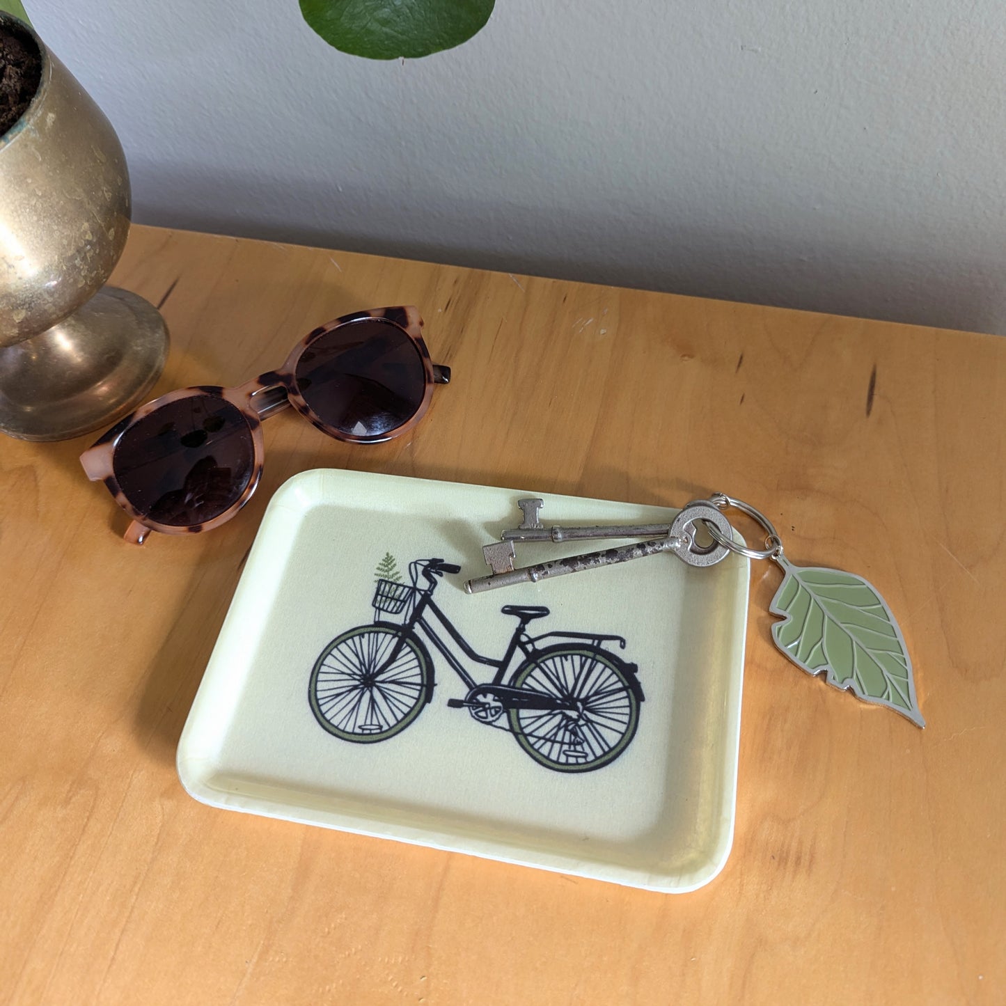 fiberglass tray | bike with fern - cream vintage bicycle 7" x 5" dishwasher safe