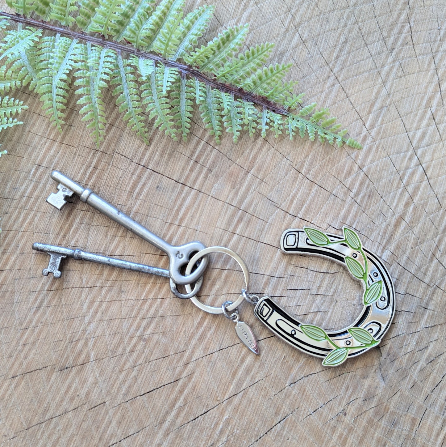 metal enamel keychain / purse charm | lucky vine horseshoe