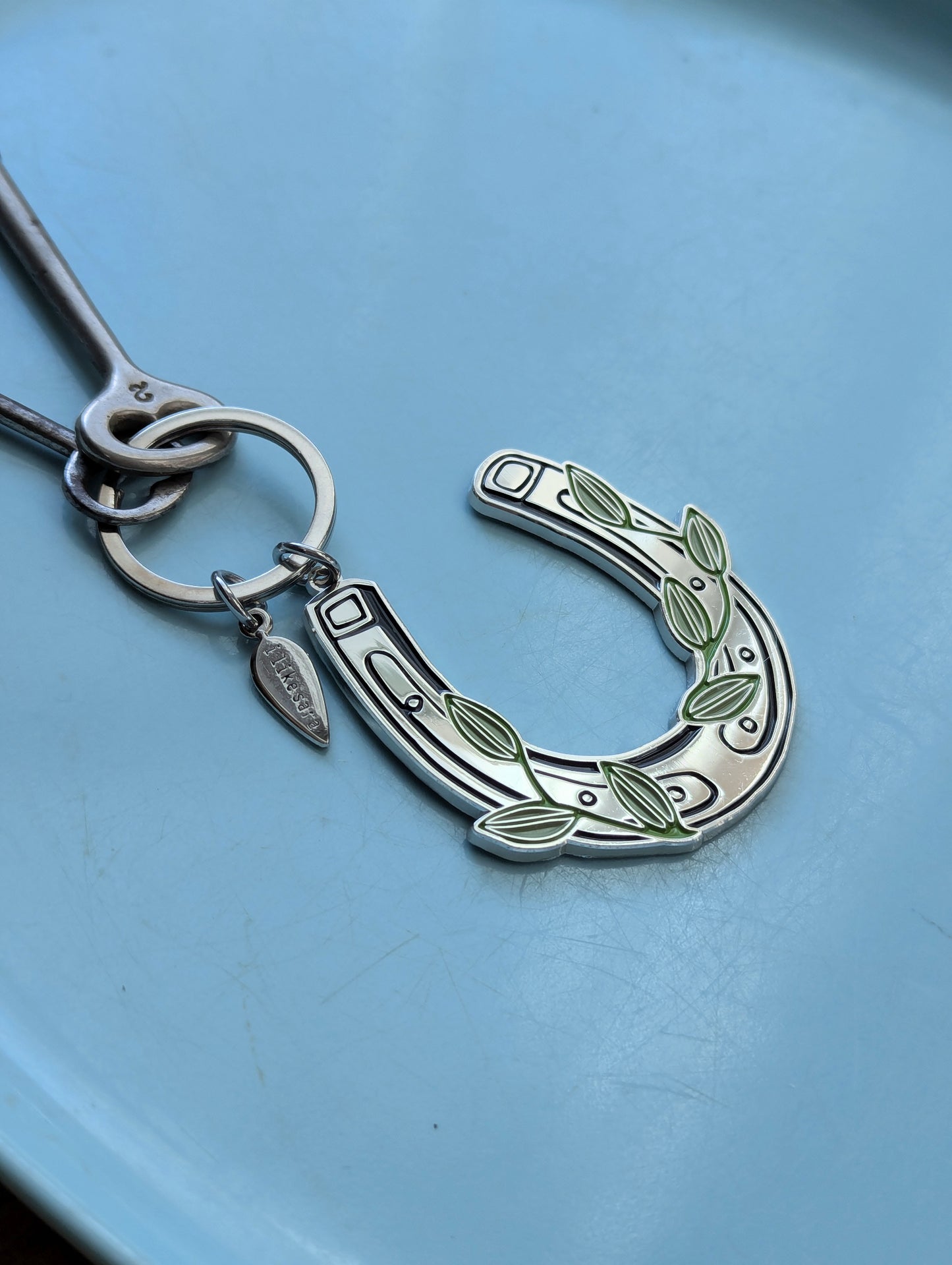 metal enamel keychain / purse charm | lucky vine horseshoe