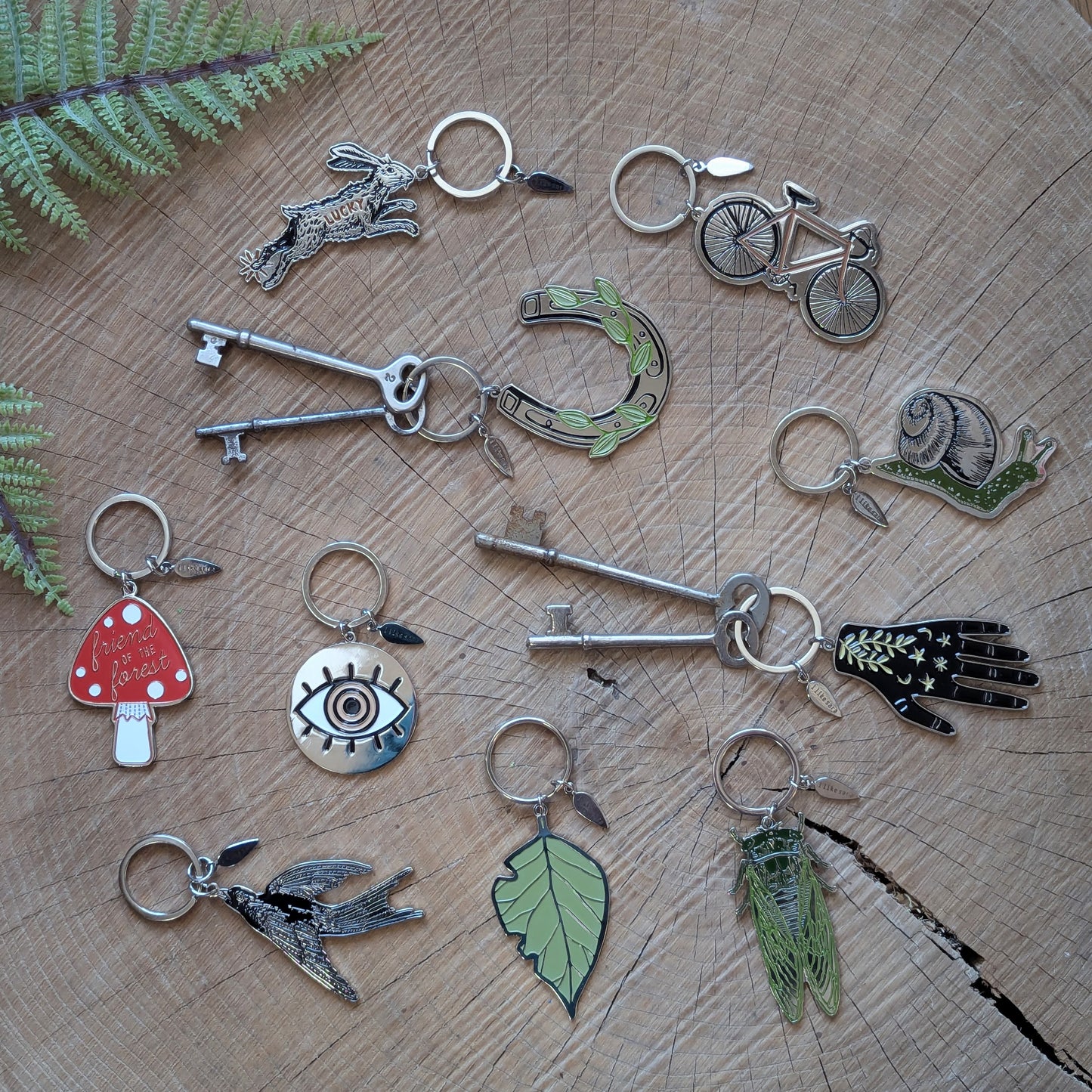 metal enamel keychain / purse charm | lucky vine horseshoe