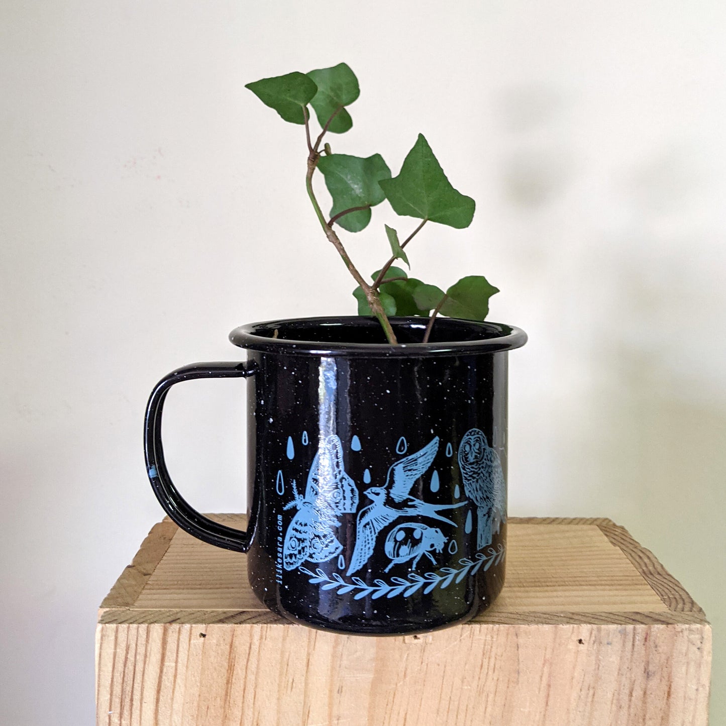enamel mug | flying things