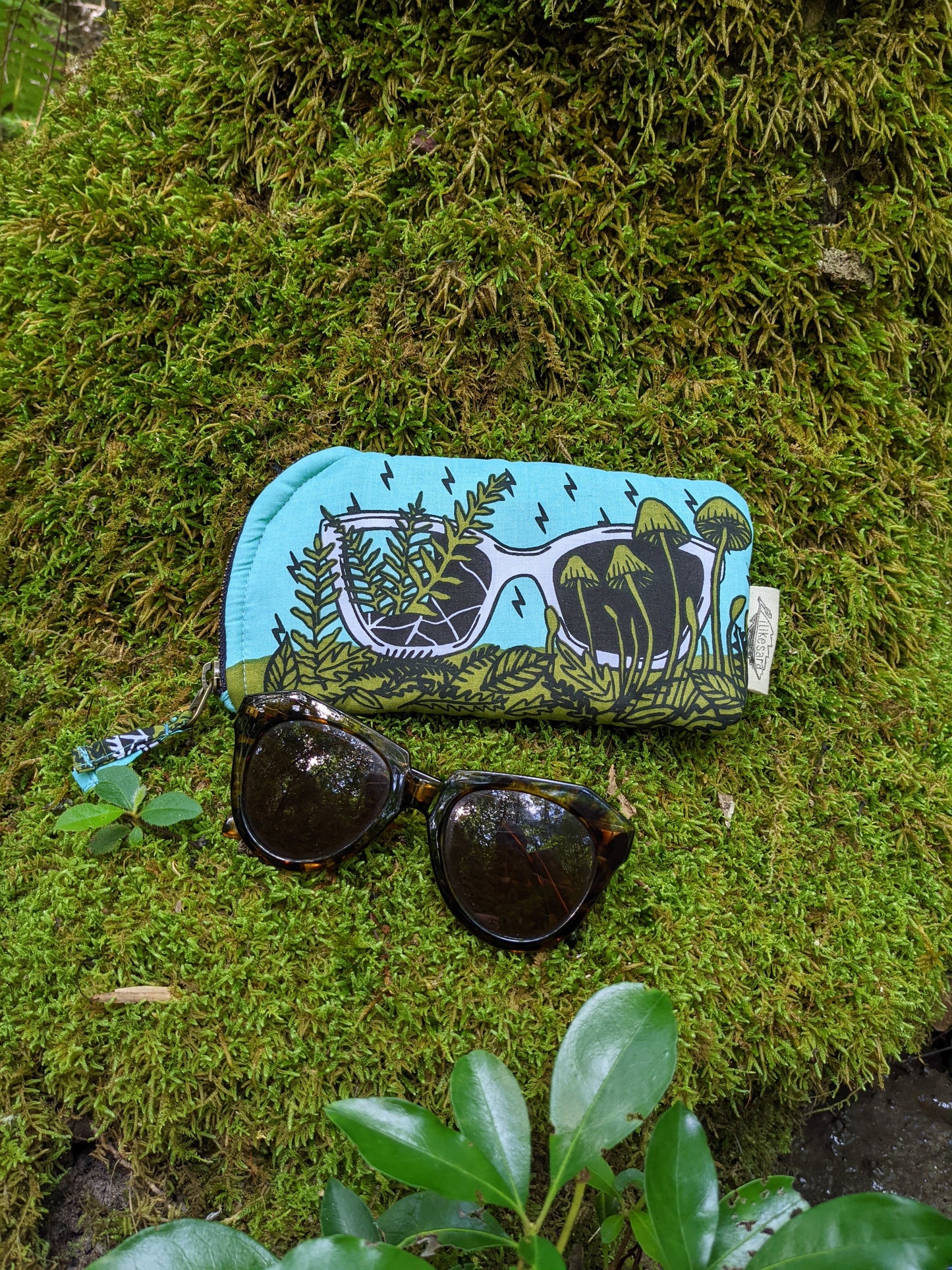 glasses case | nature glasses - green & blue cushioned zipper bag