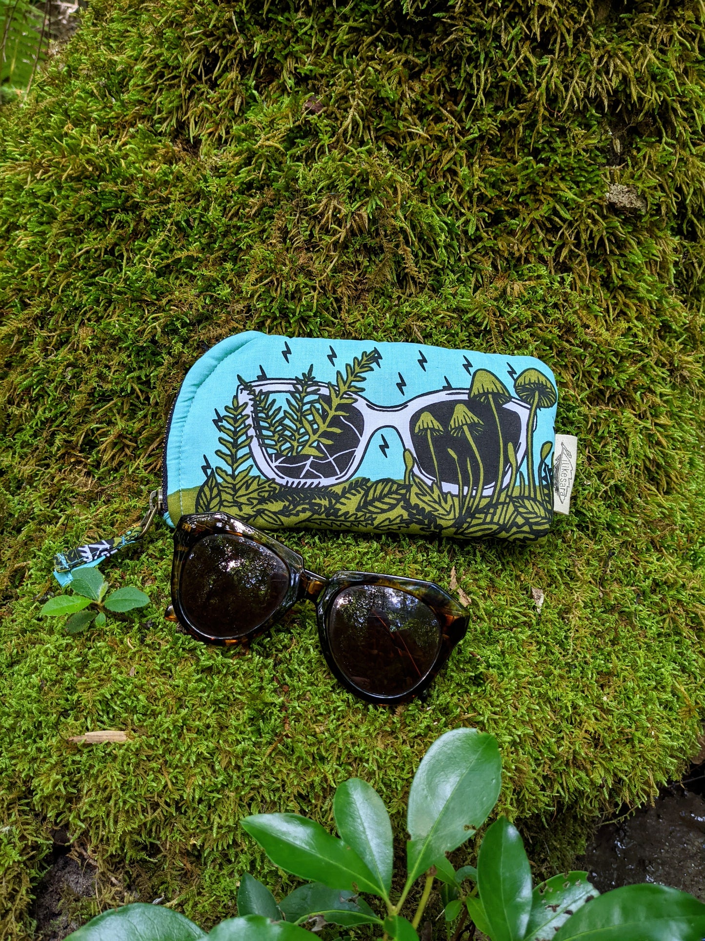 glasses case | nature glasses - green & blue cushioned zipper bag