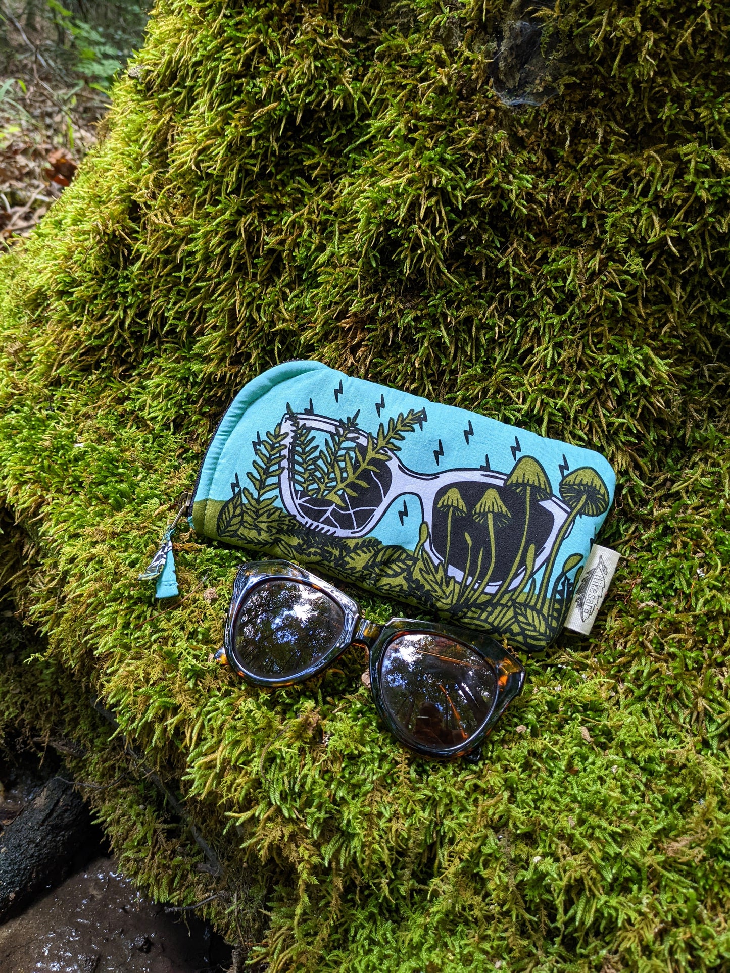 glasses case | nature glasses - green & blue cushioned zipper bag