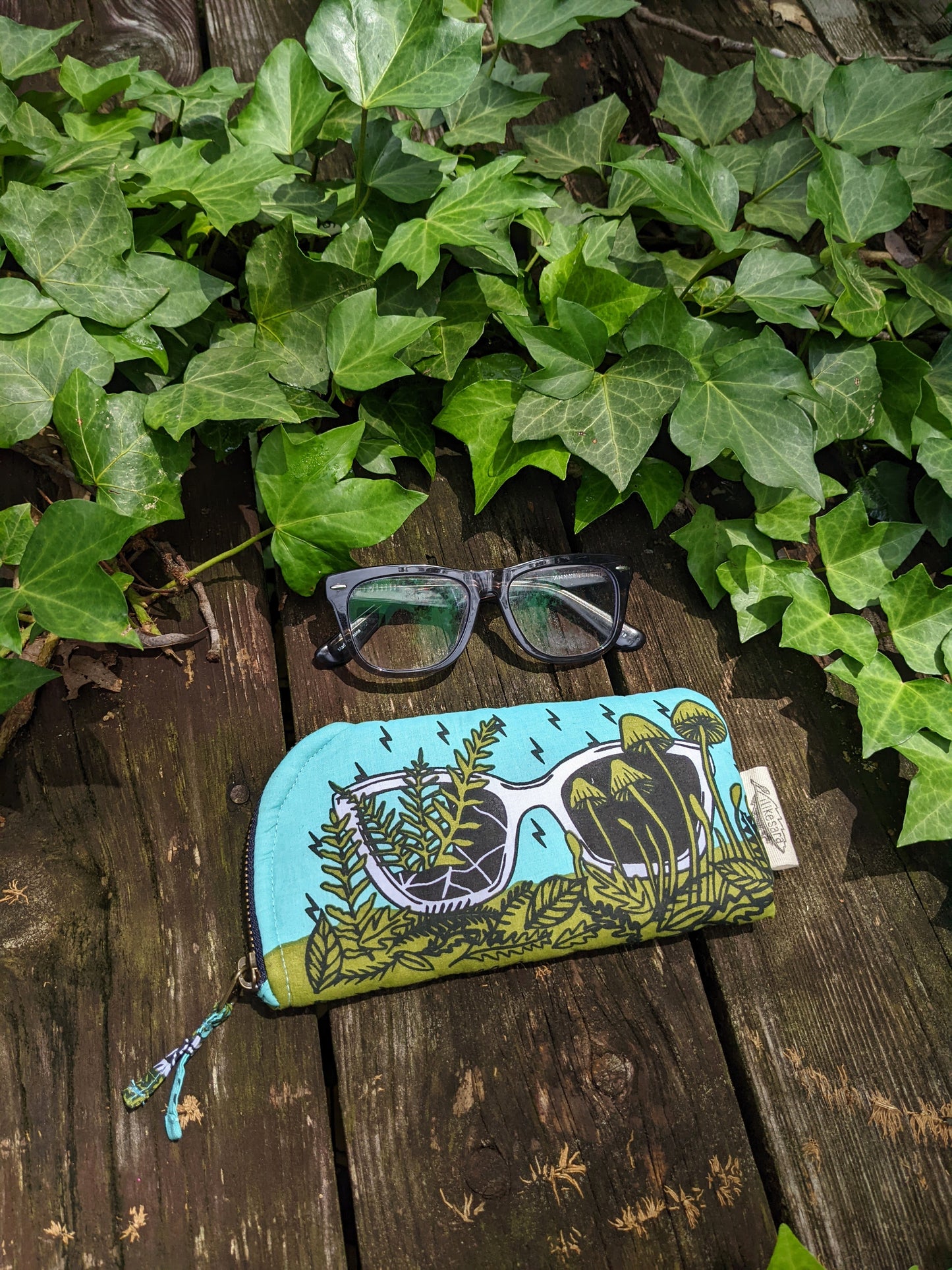 glasses case | nature glasses - green & blue cushioned zipper bag