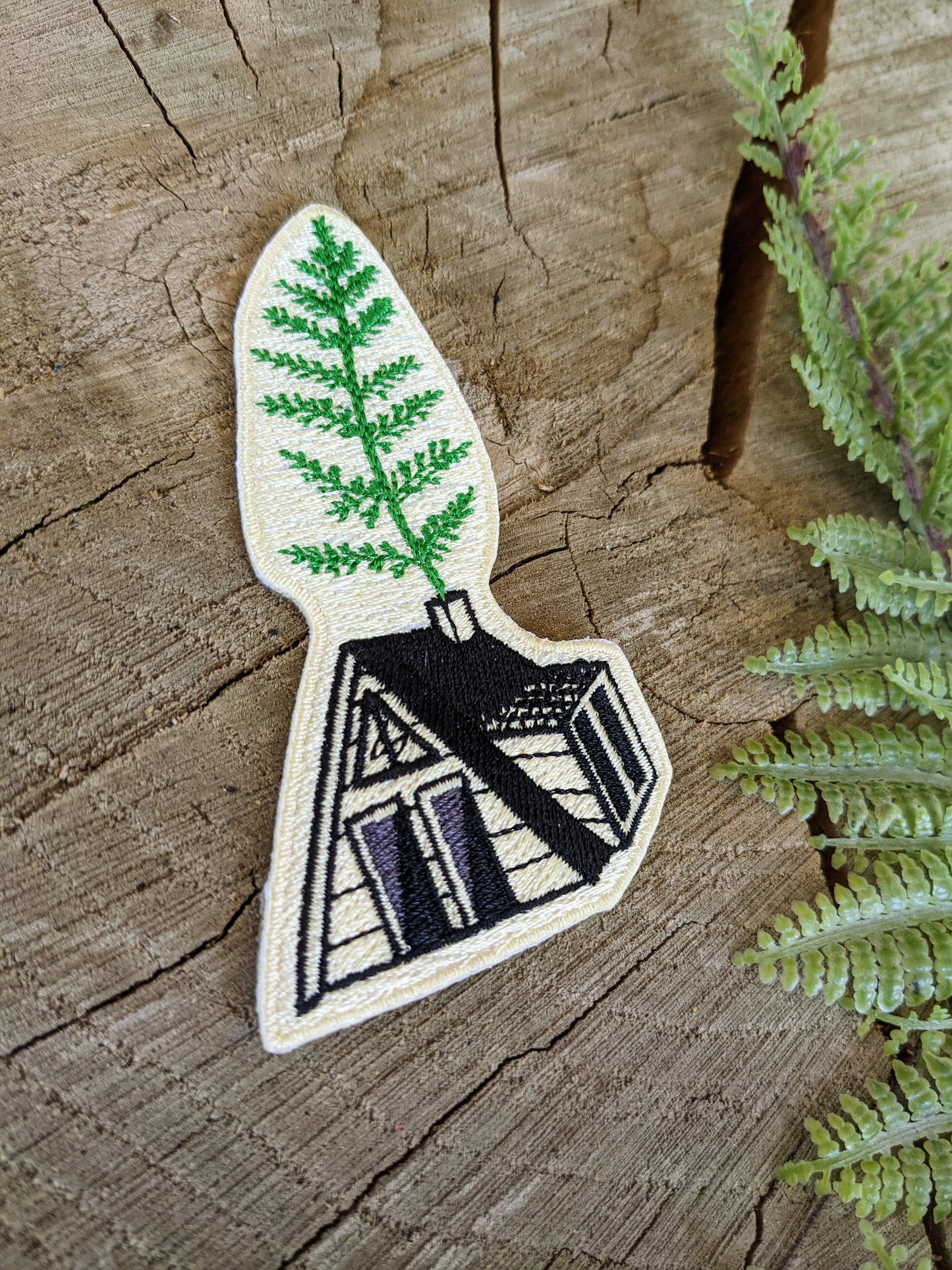 iron-on patch | fern cabin 3.5" x 2.1"