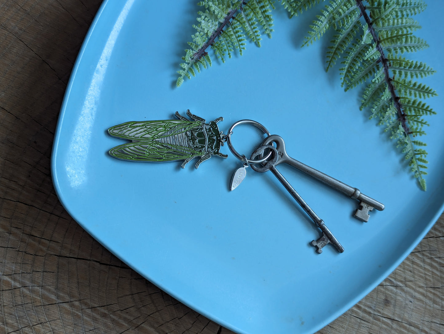 metal enamel keychain / bag charm | cicada