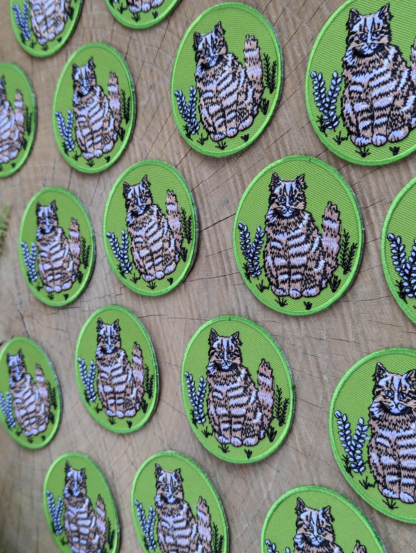 iron-on patch | outside cat - green 2.5" round