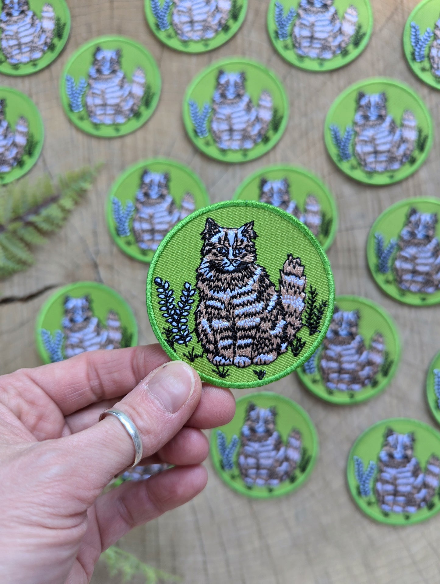 iron-on patch | outside cat - green 2.5" round