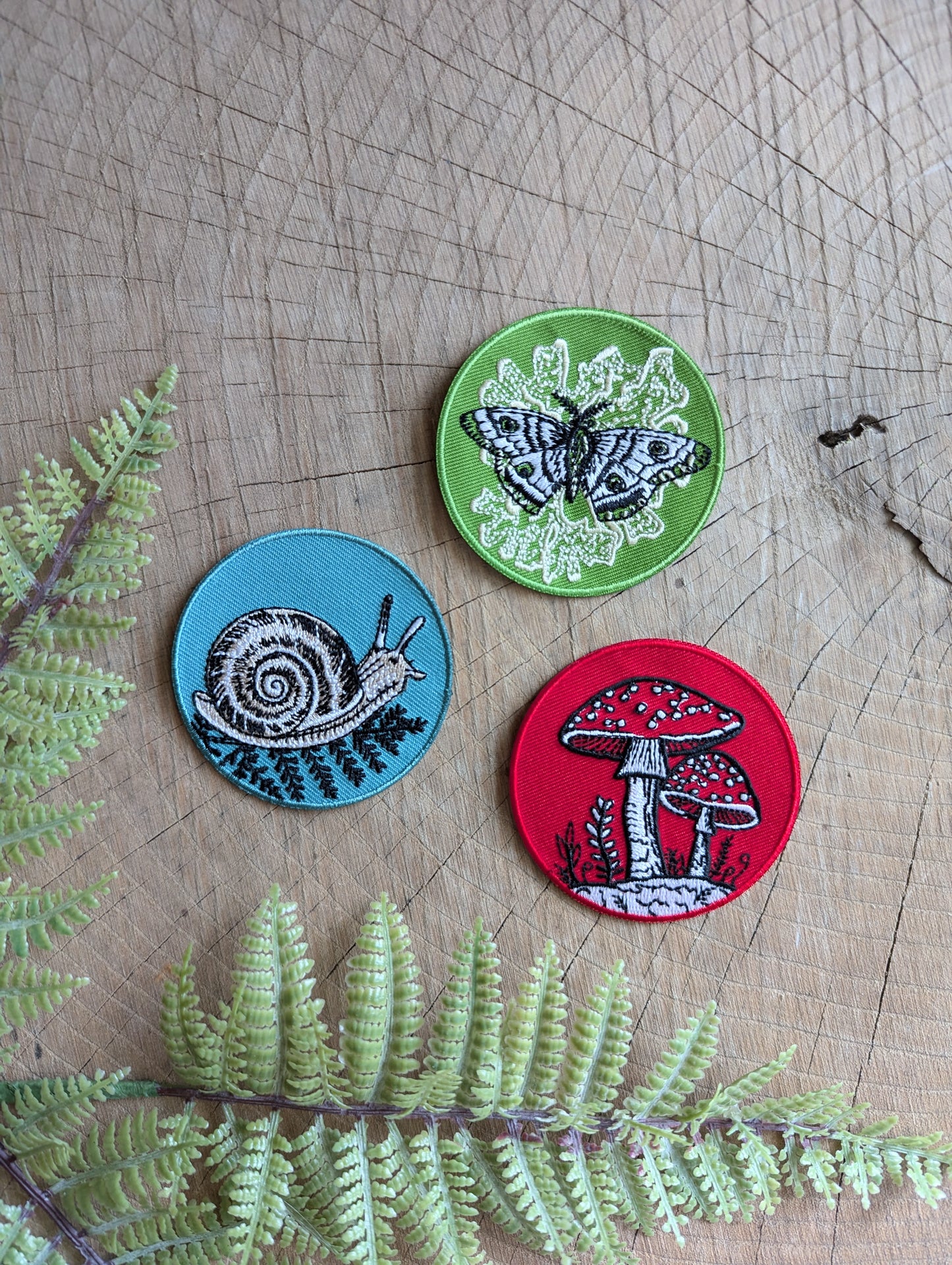iron-on patch | snail with fern - 2.5" round teal