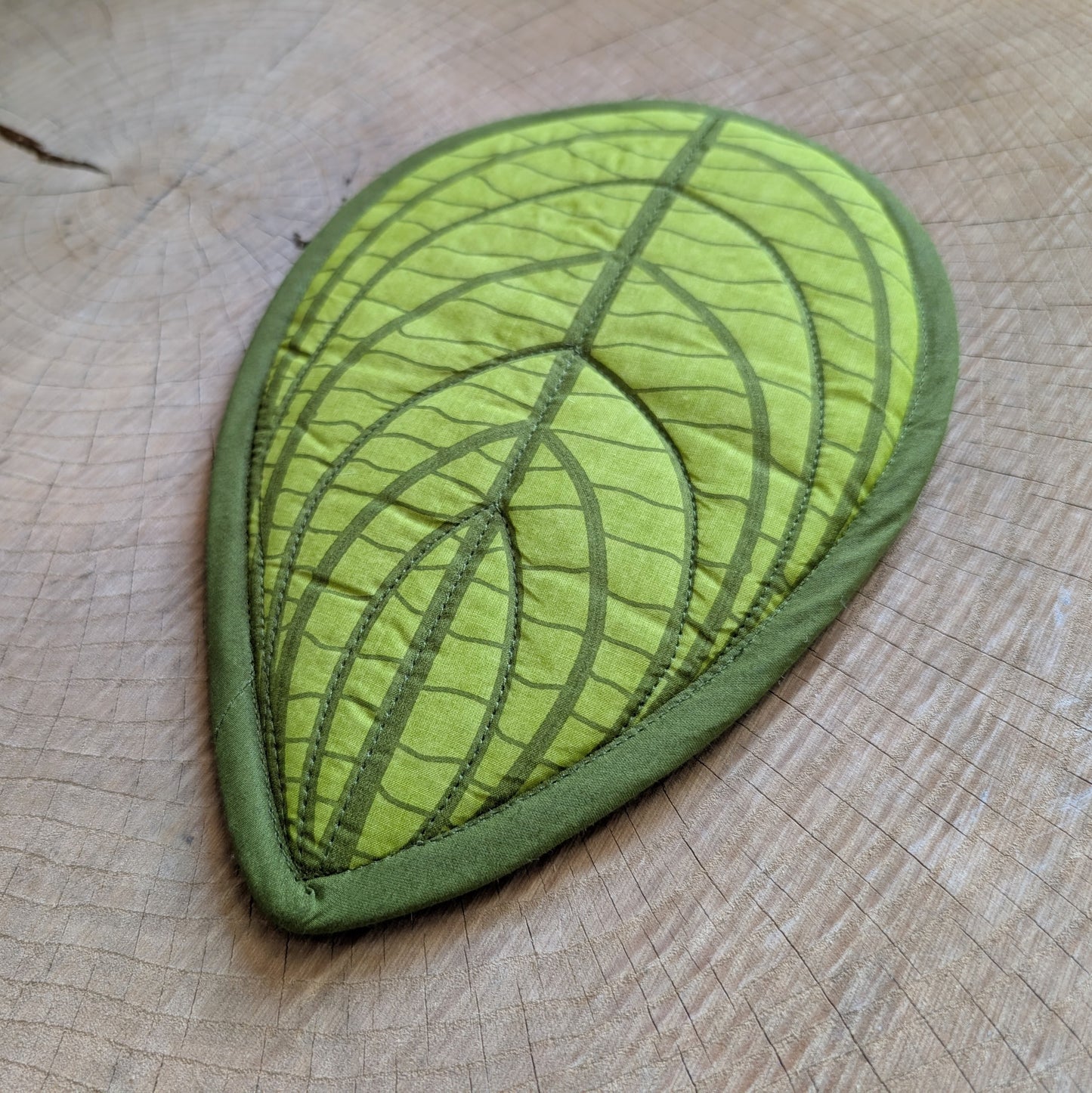insulated pot holder / hot pad | leaf - green