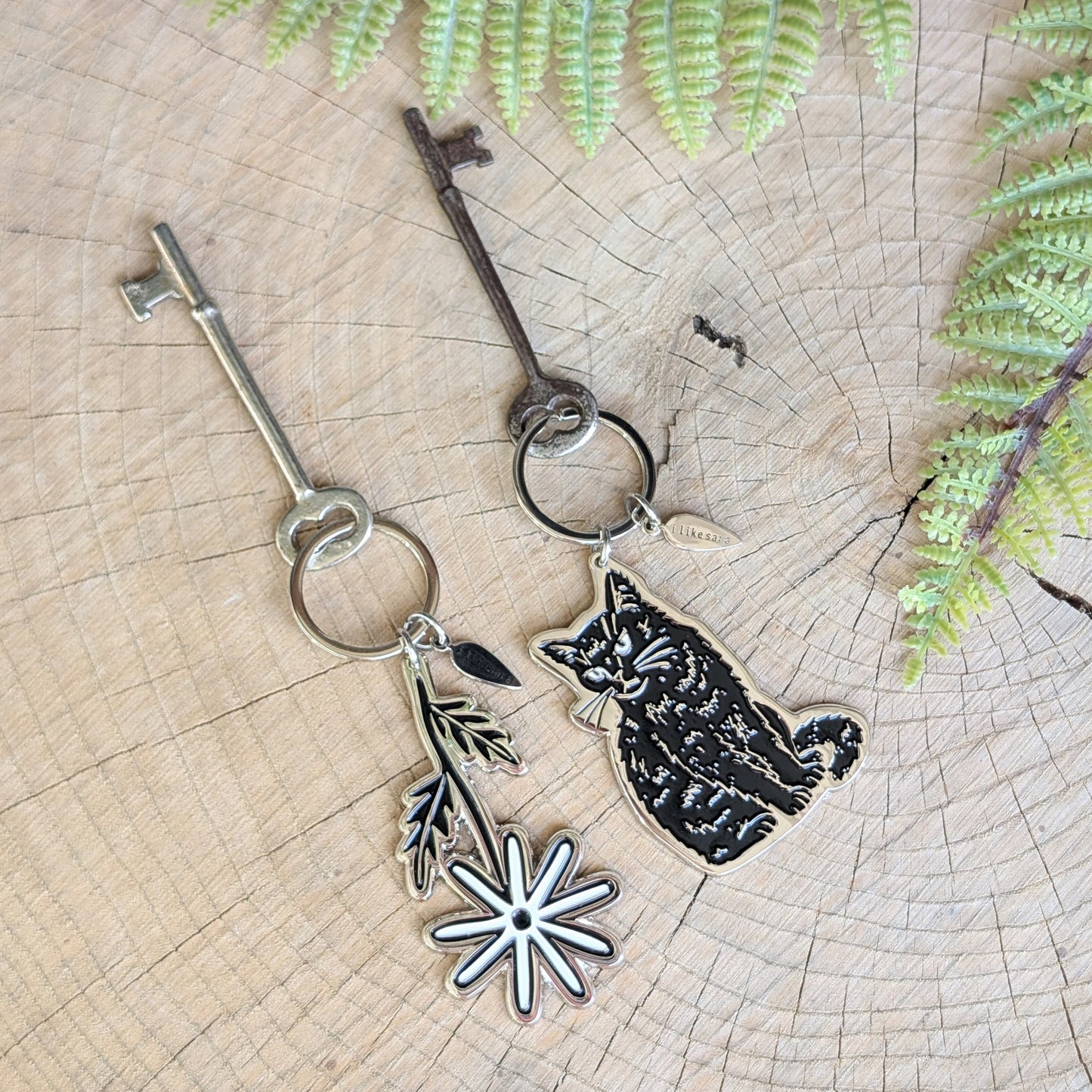metal enamel keychain / purse charm | black cat