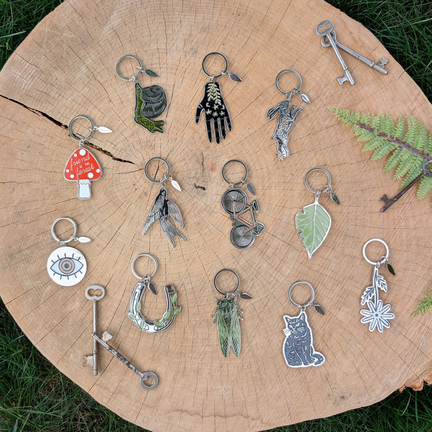 metal enamel keychain / bag charm | daisy flower