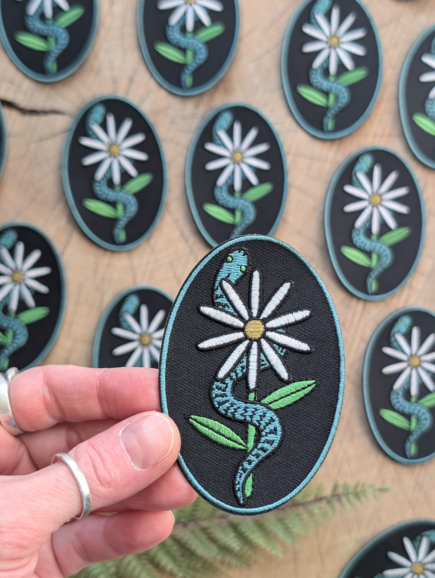 iron-on patch | serpent with daisy - snake & flower on black