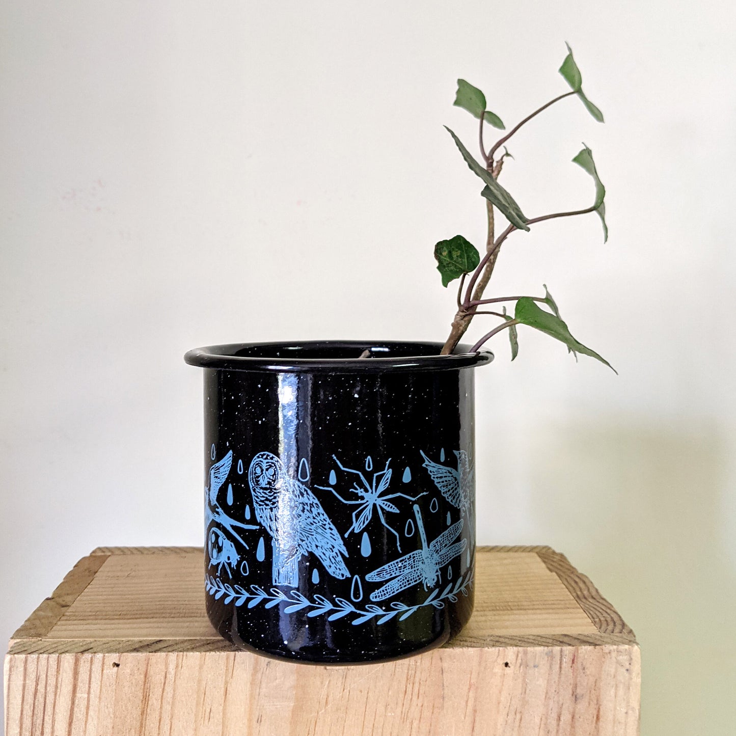 enamel mug | flying things