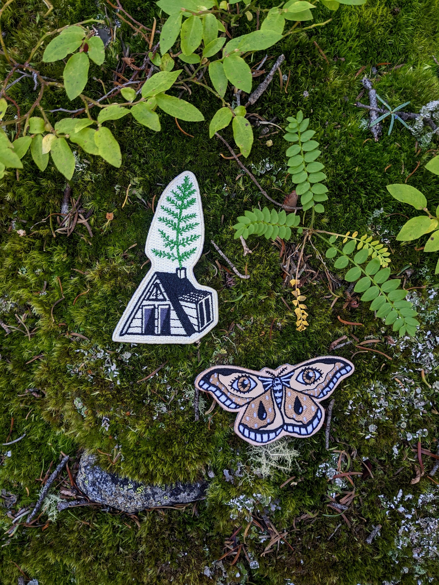 iron-on patch | fern cabin 3.5" x 2.1"