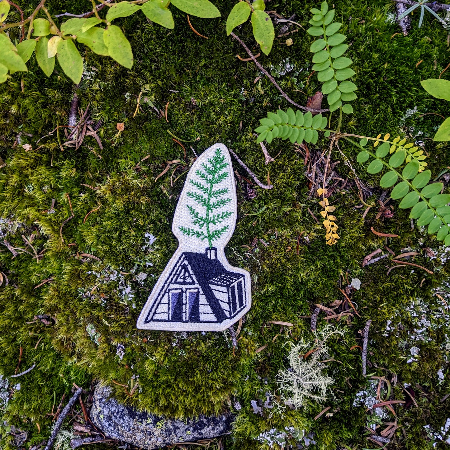 iron-on patch | fern cabin 3.5" x 2.1"